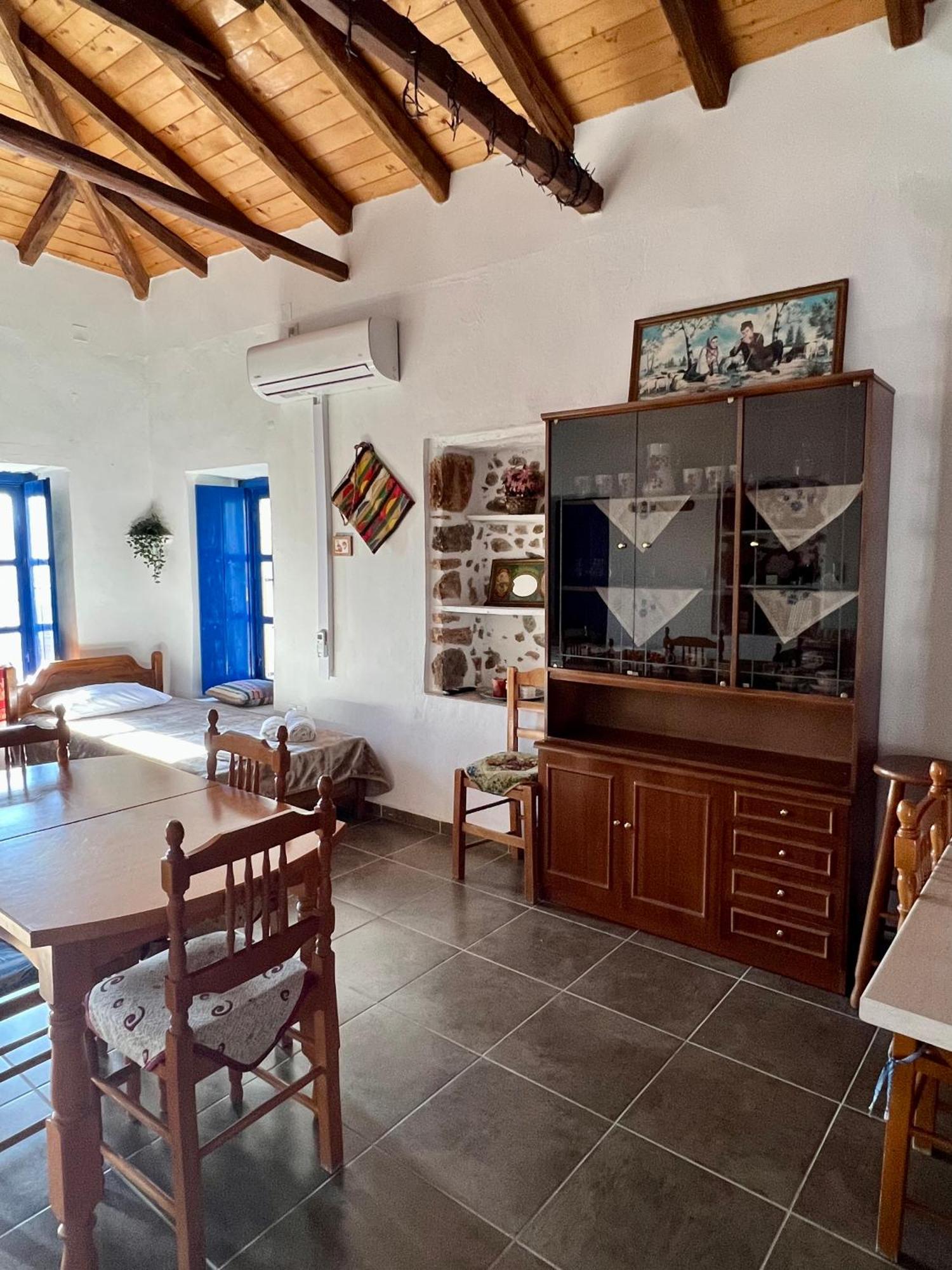 Politeika Traditional House Tirós Buitenkant foto