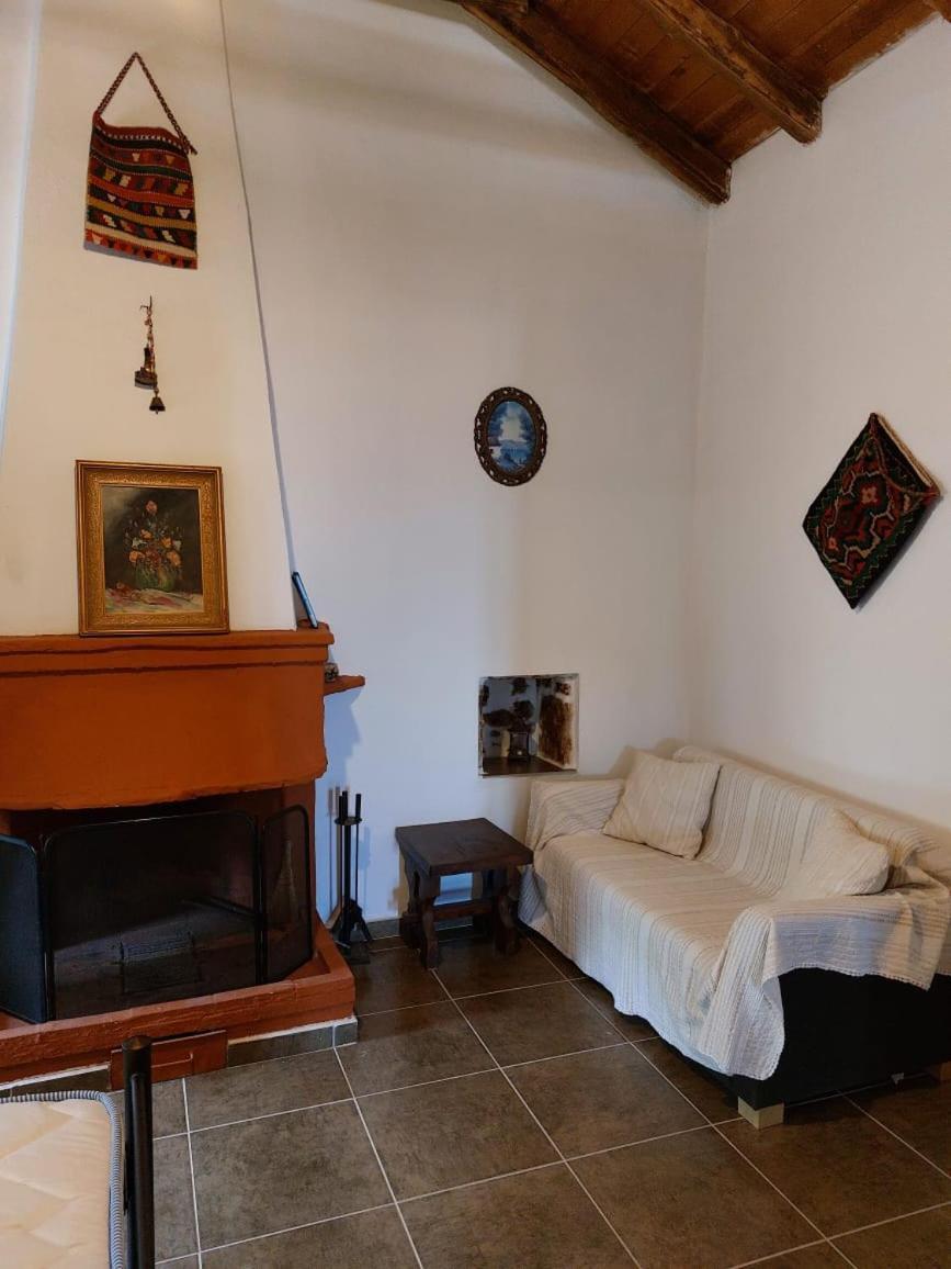 Politeika Traditional House Tirós Buitenkant foto