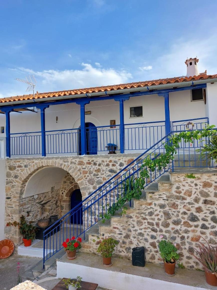 Politeika Traditional House Tirós Buitenkant foto